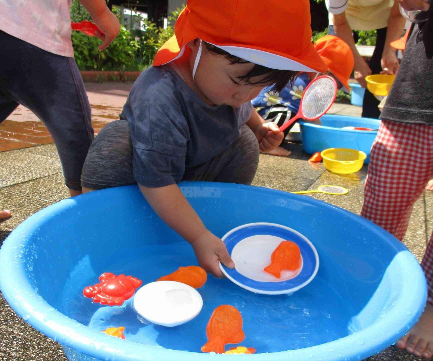 あひる組の水遊び！！（1歳児クラス）｜ニチイキッズのっぽろ駅前